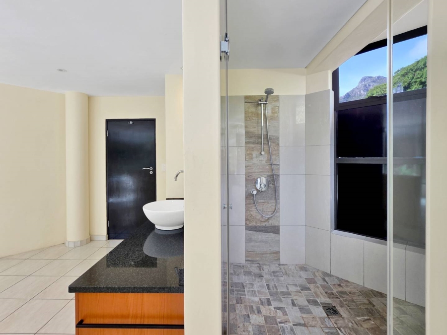 To Let 4 Bedroom Property for Rent in Oranjezicht Western Cape